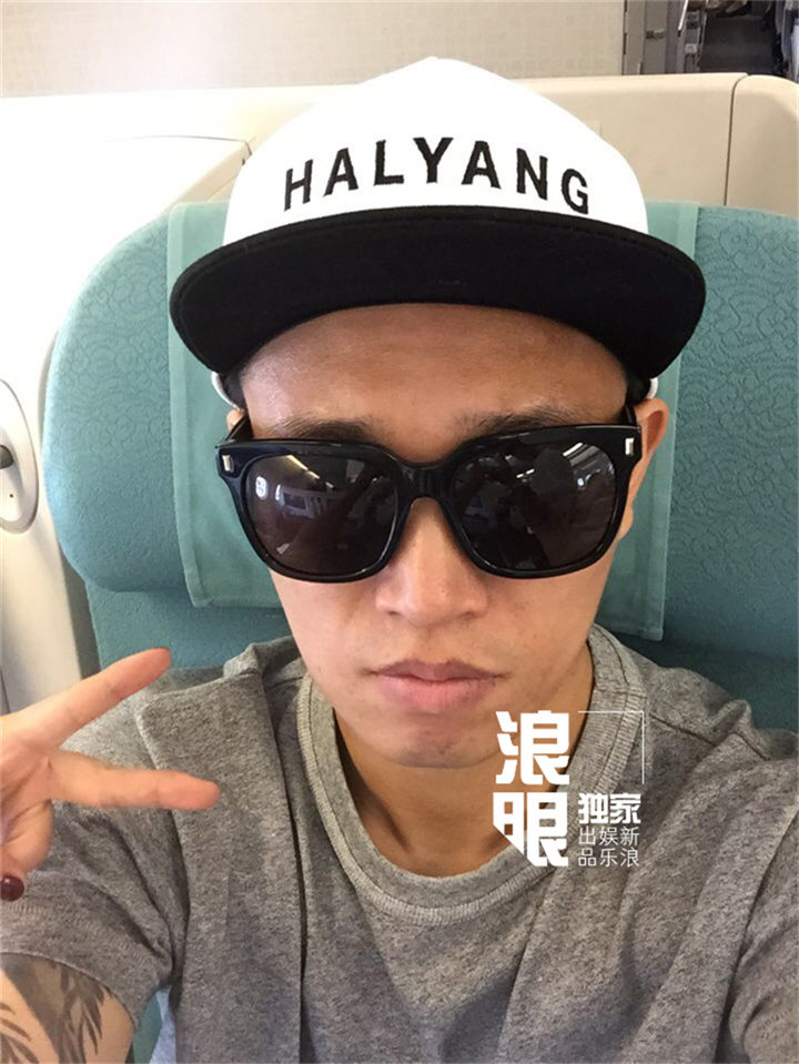 宋智孝Gary同录《天天向上》 亲密搞怪自拍曝光【组图】