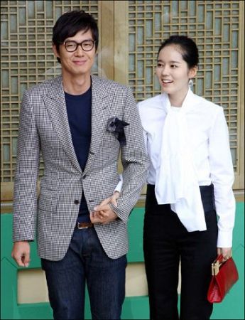 陈妍希刘亦菲恋情曝光 因戏结缘的中韩情侣盘点【组图】