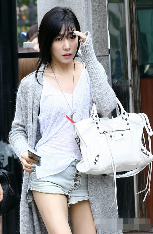 少女时代泫雅B1A4现身“上班路”  允儿Tiffany引领初秋时尚【组图】