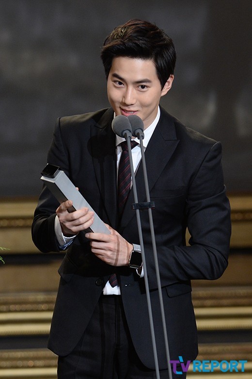EXO获“韩国放送大赏”大赏奖 灿烈suho伯贤亮相谦虚又帅气【组图】