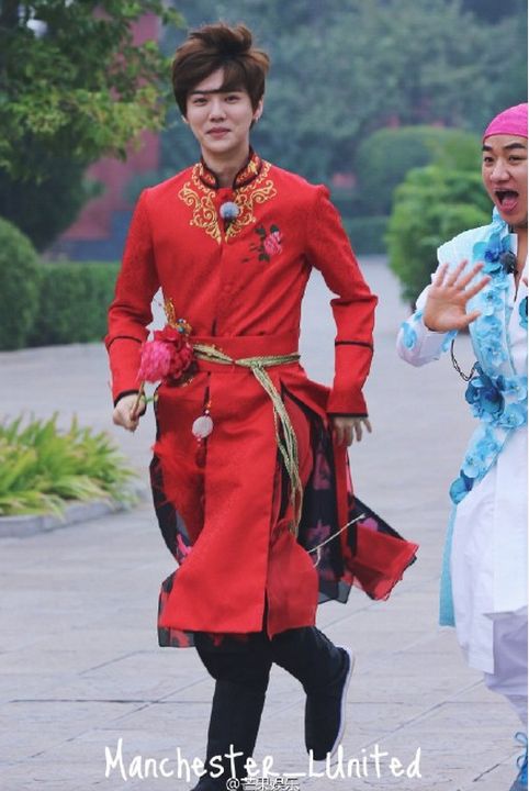 《跑男3》洛阳开录全员穿古装 花美男鹿晗最吸睛【组图】