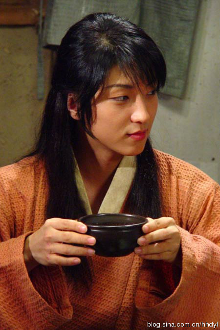 《跑男3》鹿晗变红衣美男子 中韩古装男神大盘点【组图】