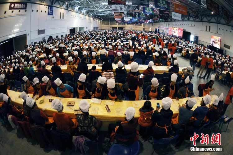 超大份韩国拌饭引围观 盘点餐桌上的吉尼斯世界纪录（组图）