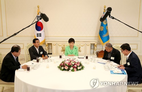 朴槿惠邀劳资政代表共进午餐 就三方达成协议予以鼓励