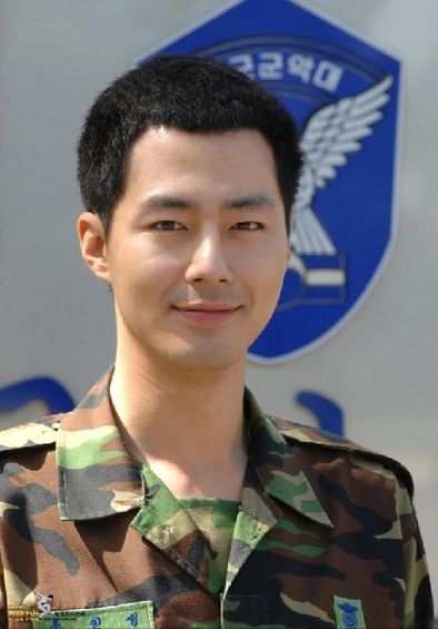 鹿晗吴亦凡霍建华金秀贤 中韩男星素颜谁是