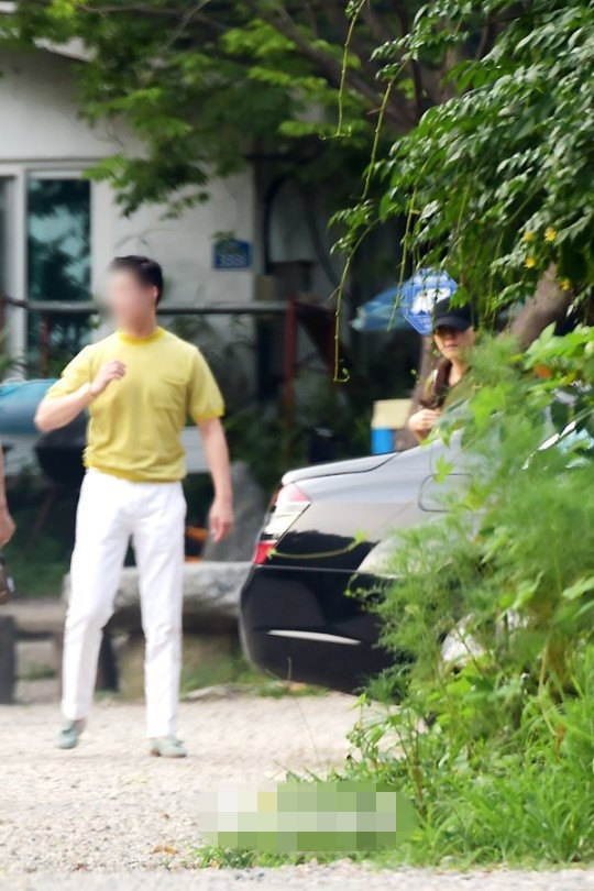 恋情曝光！金荷娜承认与小一岁企业家热恋 男友高大帅气【组图】