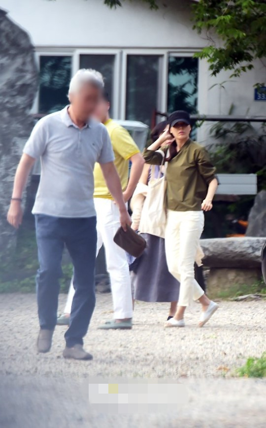 恋情曝光！金荷娜承认与小一岁企业家热恋 男友高大帅气【组图】