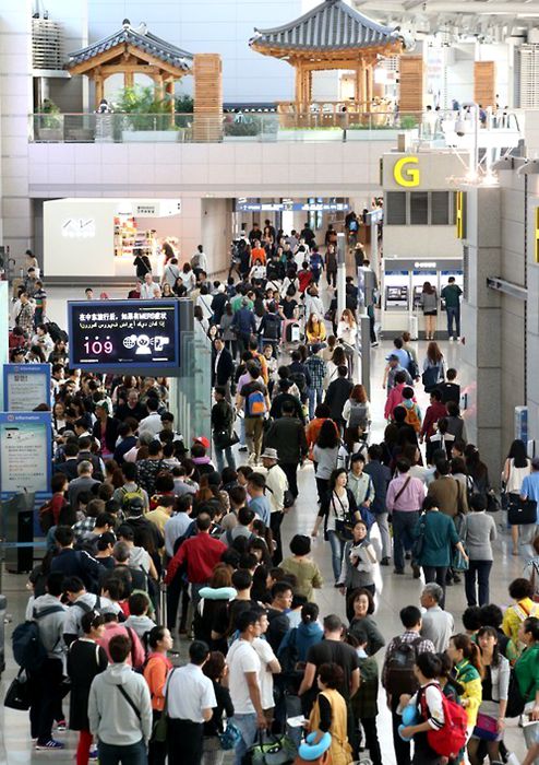 通过仁川国际机场出境的旅客数达到史上最高值。（图片来自网络）