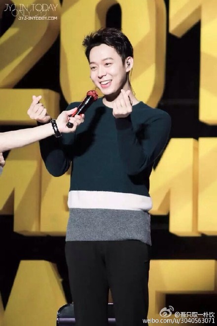 权志龙鹿晗朴有天李易峰TFboys 中韩明星比手指爱心表达爱意（组图）