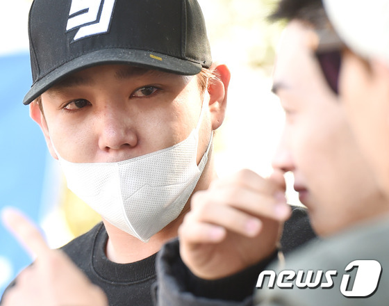 super junior银赫入伍挥泪告别粉丝 利特强仁相送 【组图】