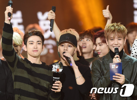 got7夺得《The Show》第一位 BamBam多变表情显呆萌【组图】