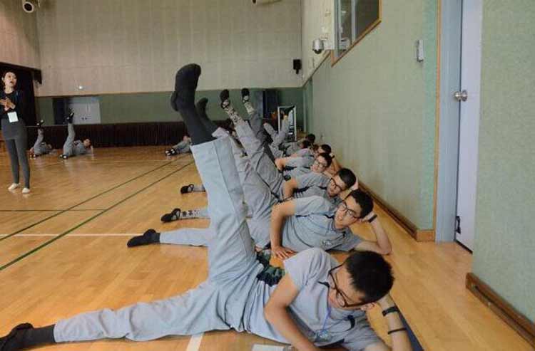 韩国女博士教士兵学跳芭蕾 助减心理压力(组图) 