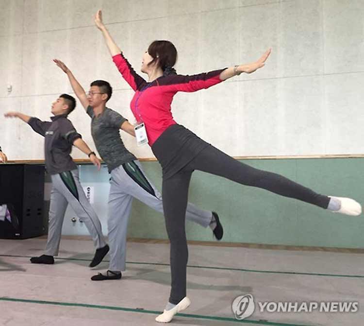 韩国女博士教士兵学跳芭蕾 助减心理压力(组图) 