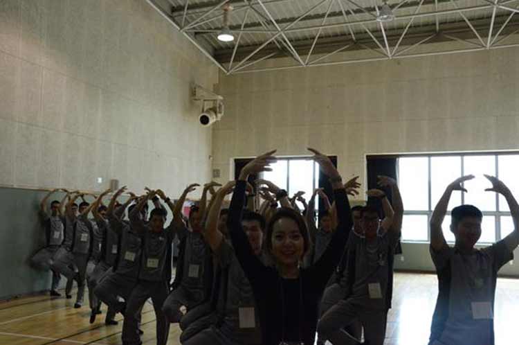 韩国女博士教士兵学跳芭蕾 助减心理压力(组图) 