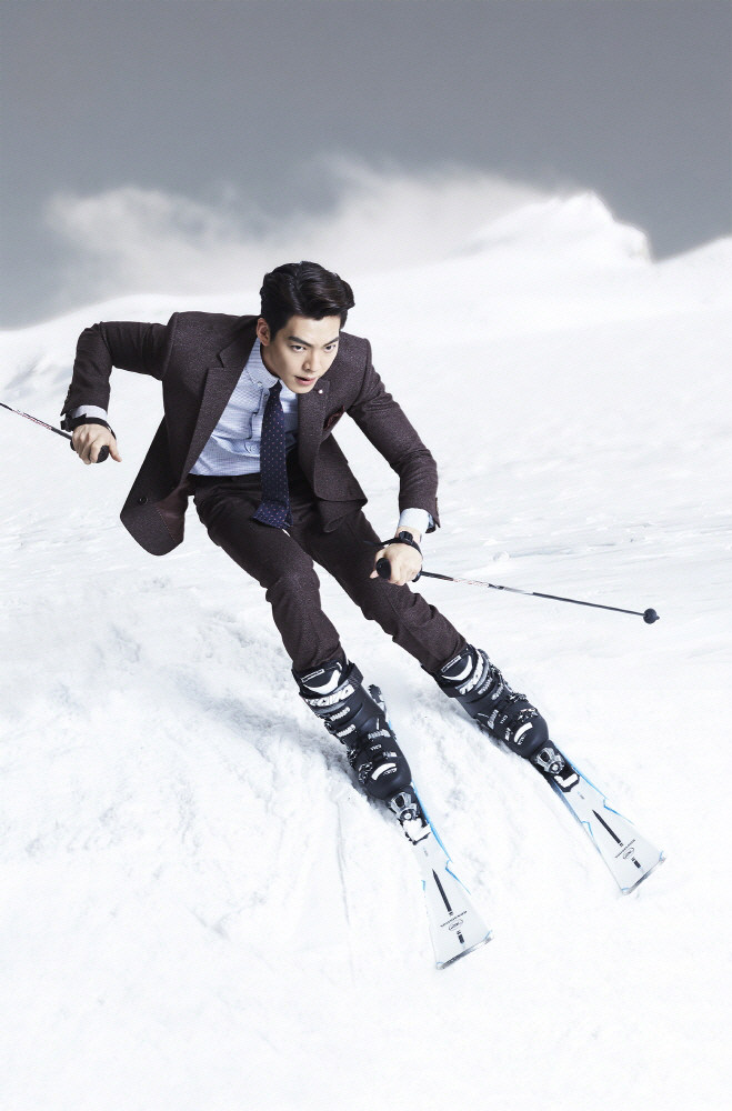 金宇彬冬季写真公开 穿西装滑雪姿势专业【组图】