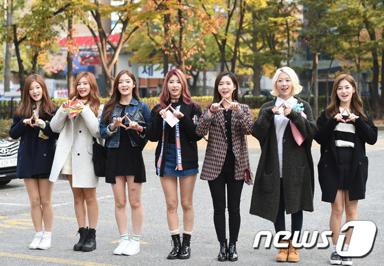 f(x)宋茜“上班路”霸气十足 郑秀晶口罩遮脸略显疲惫【组图】