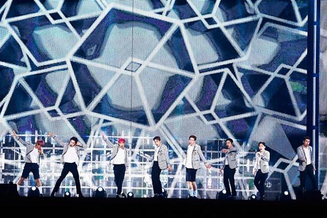 EXO东京小巨蛋热力开唱 吸引14.5万歌迷到场【组图】