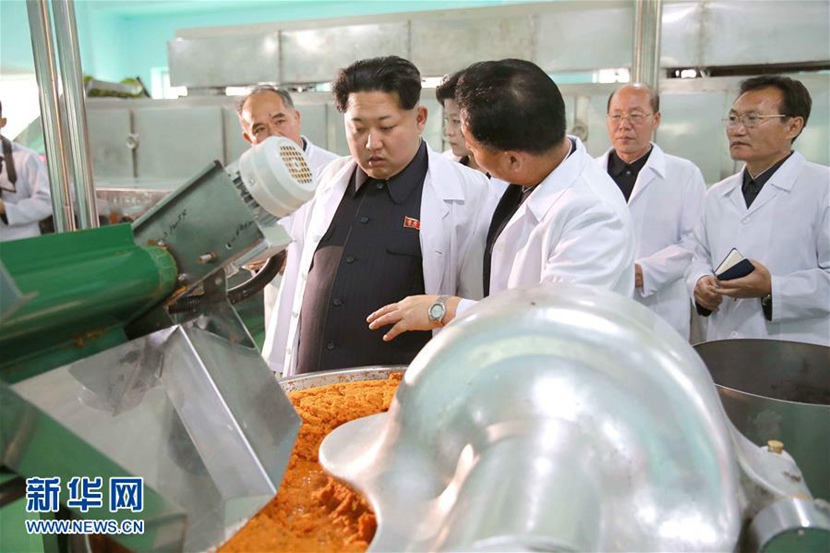 金正恩视察平壤儿童食品厂（组图）