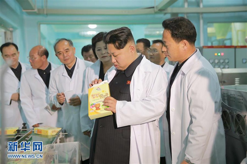 金正恩视察平壤儿童食品厂（组图）