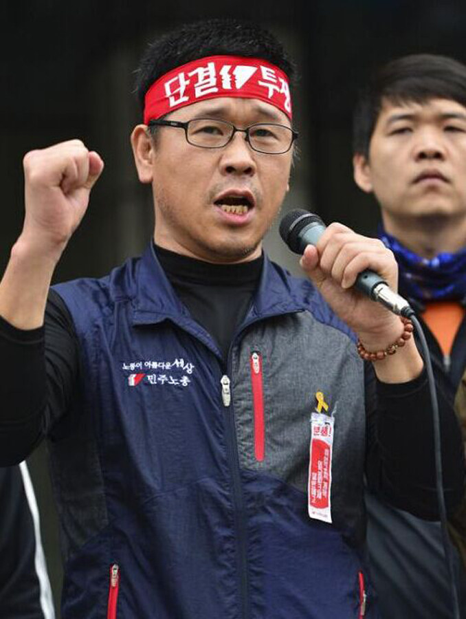 韩国警察围住寺庙欲逮捕首尔示威主谋