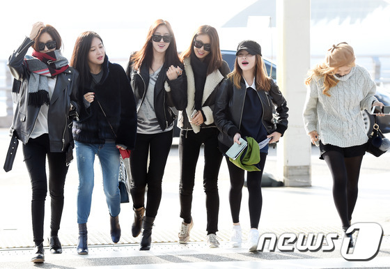 T-ara全员前往中国参加活动 机场现身心情美美【组图】