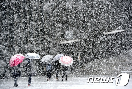 首尔普降大雪 韩国多地发布大雪警报【组图】