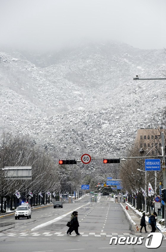 首尔普降大雪 韩国多地发布大雪警报【组图】