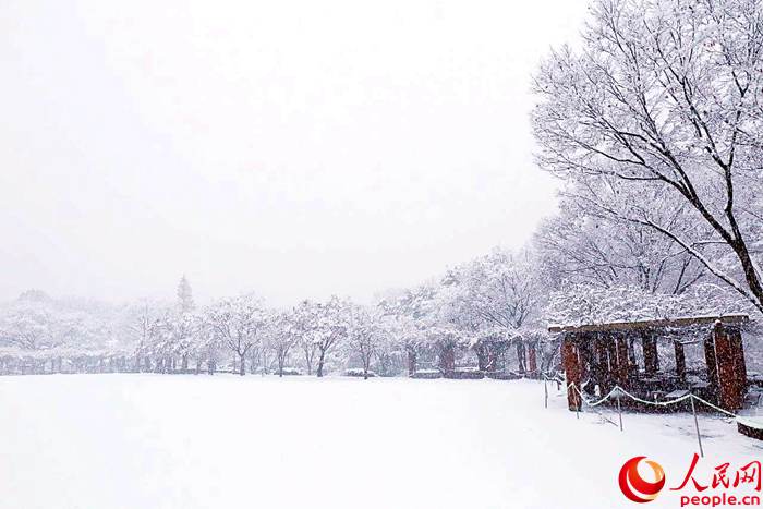 首尔今年第一场大雪。 林学慧 摄