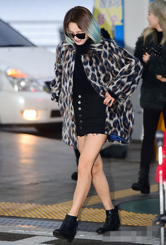少女时代机场时尚超吸睛 允儿Tiffany冬季露腿不怕冷【组图】
