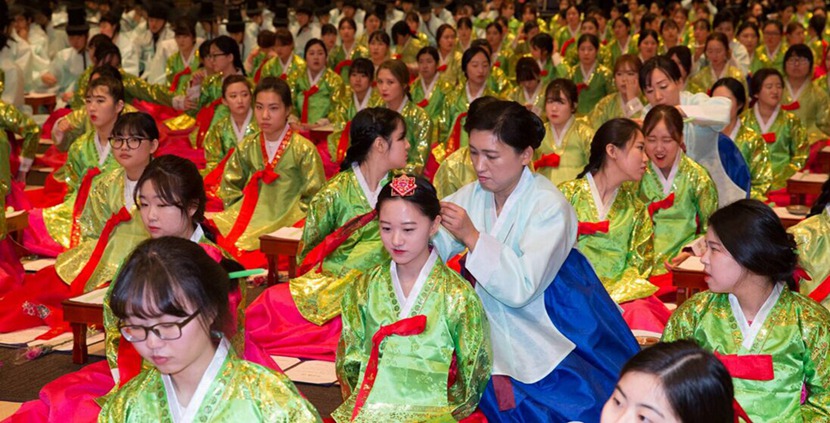 韩国600名高中女生穿传统服装参加成人礼(组图)