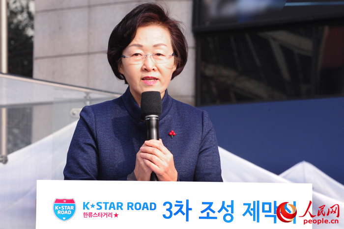 K-Star Road 3期开幕 KARA等众韩流明星齐聚街头
