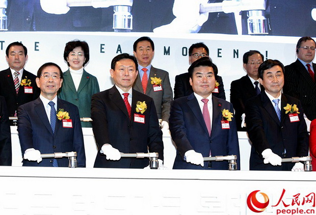 韩国乐天世界塔基本建成 外部施工已完成