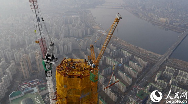 韩国乐天世界塔基本建成 外部施工已完成