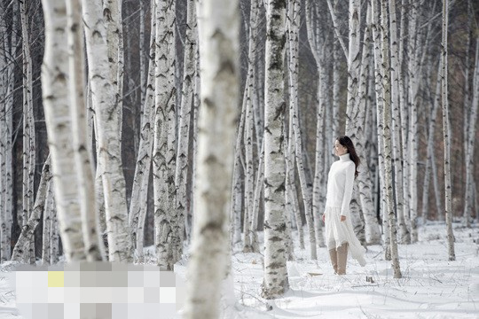 少女时代允儿广告花絮照曝光 清纯空灵美如画【组图】
