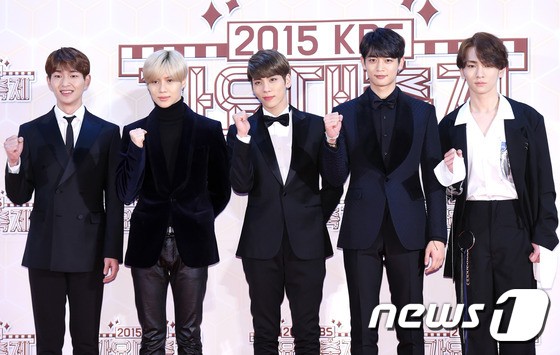 “KBS歌谣大祝祭”红毯汇总 exo少女时代郑容和Got7齐现身【组图】
