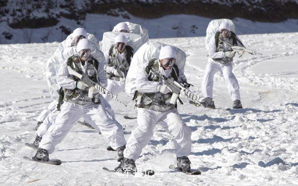 狙击刺杀！韩国特种兵冰雪中训练造型酷【组图】