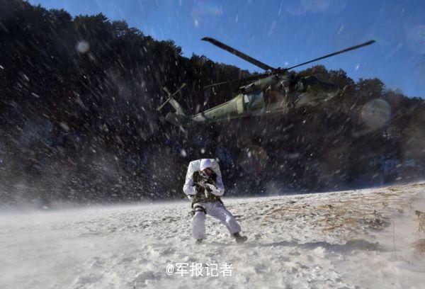 狙击刺杀！韩国特种兵冰雪中训练造型酷【组图】