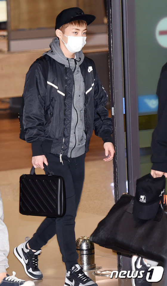 EXO返韩现身机场 世勋男友风装扮超吸睛【组图】