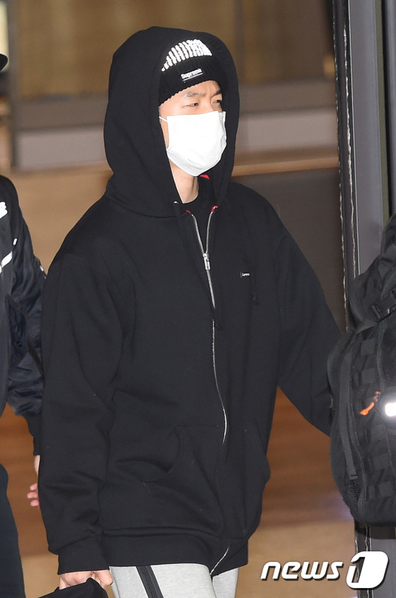 EXO返韩现身机场 世勋男友风装扮超吸睛【组图】