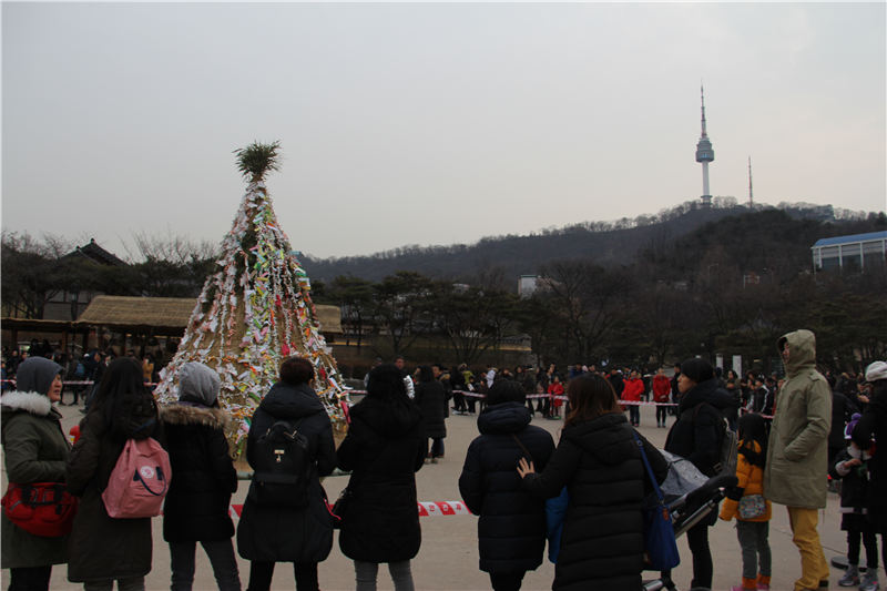 韩国举办各种民俗活动“闹元宵”
