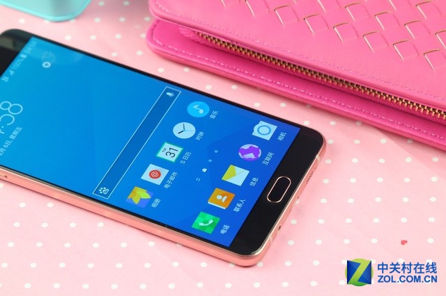 突破性外观设计 粉色三星Galaxy A9图赏【组图】