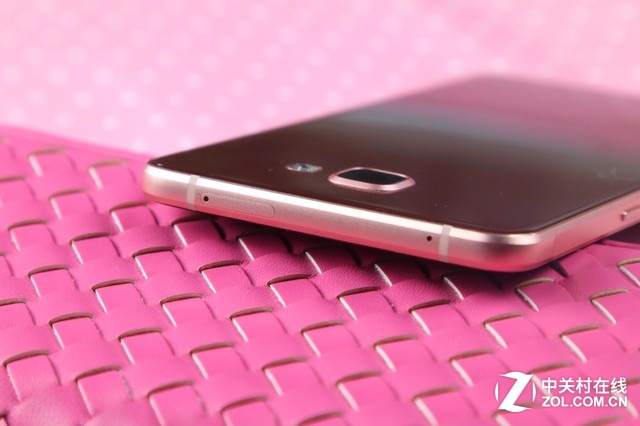 突破性外观设计 粉色三星Galaxy A9图赏【组图】