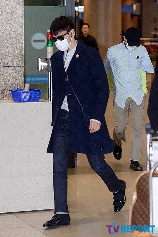 Bigbang现身机场返韩 权志龙口罩遮面T.O.P低调快走【组图】