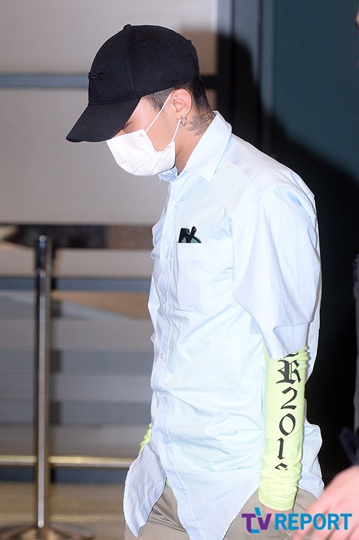 Bigbang现身机场返韩 权志龙口罩遮面T.O.P低调快走【组图】