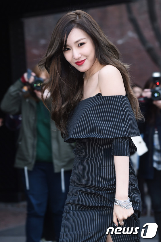 首尔时装周落幕 少女时代Tiffany与泫雅潮搭大PK【组图】
