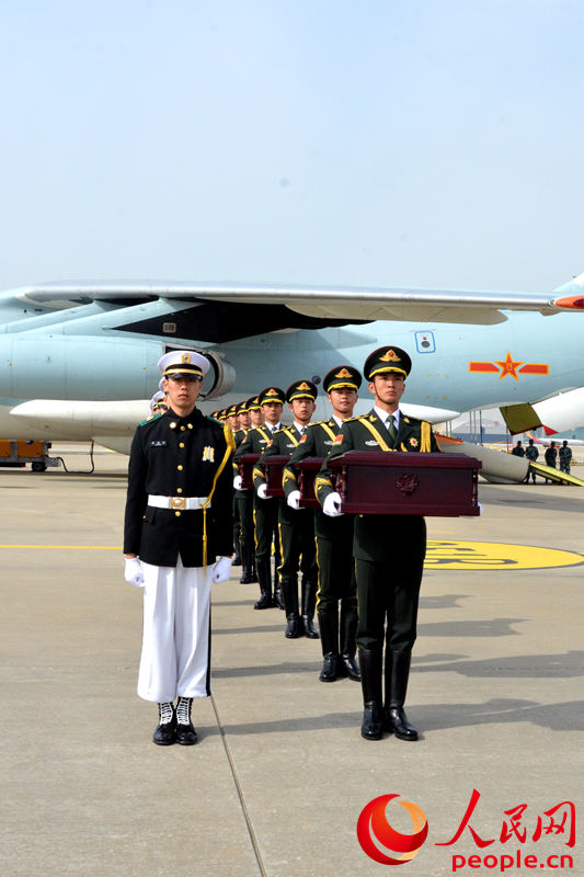 中韩双方交接第三批在韩中国人民志愿军烈士遗骸