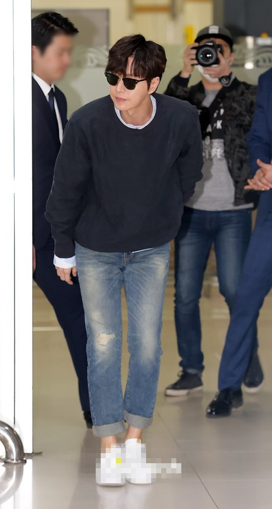李敏镐朴海镇同时现身机场返韩 获粉丝接机彰显高人气【组图】