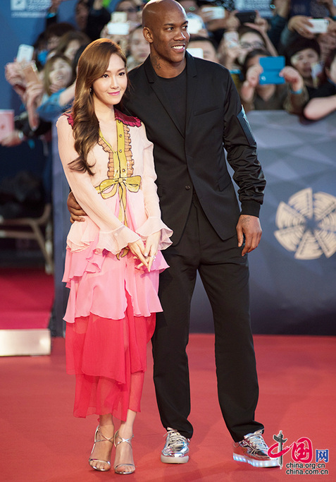 第六届北京国际电影节开幕 李敏镐汤唯郑秀妍周润发等亮相红毯【组图】