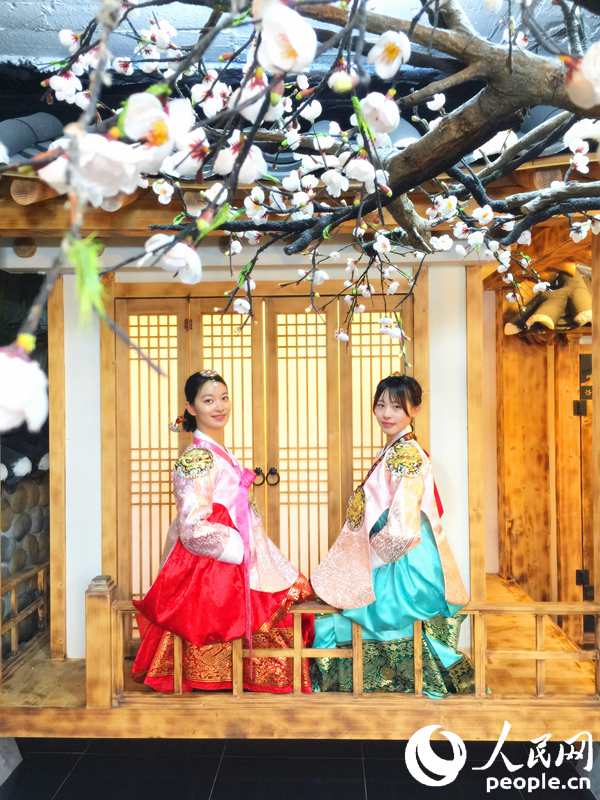 来韩服照相馆 体验一秒变身“大长今”【组图】