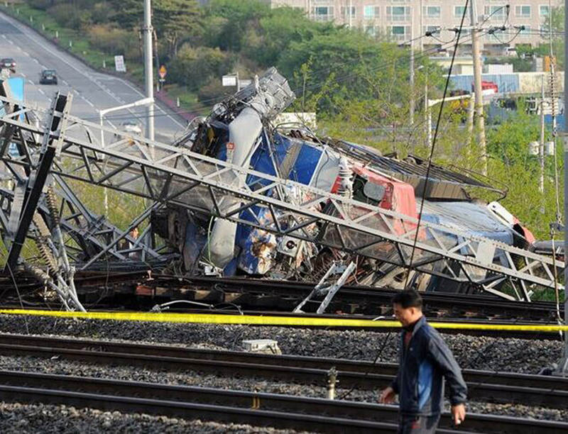 韩国丽水发生列车脱轨事故已致1人死亡8人受伤组图4